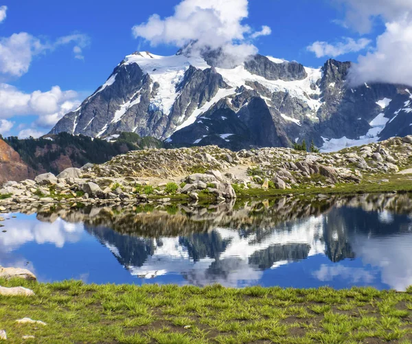 Mount Shuksan havuzu sanatçı noktası Washington eyaleti 