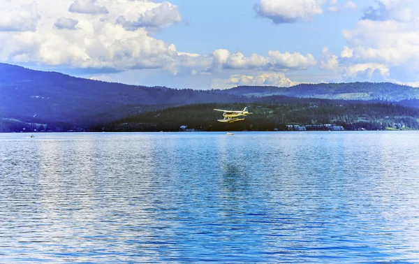 Flugzeug Wasserflugzeug Reflexion Lake coeur d 'alene idaho — Stockfoto