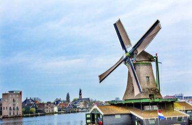 Ahşap kereste yel değirmeni uçak Zaanse Schans'a Köyü Hollanda Hollanda