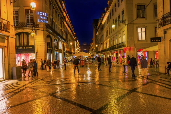 Rua Augusta Calle comercial a pie por la noche Baixa Lisboa Portuga —  Fotos de Stock