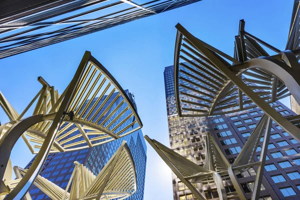 Galleria in acciaio alberi Stephen Avenue a piedi strada Calgary Alber — Foto Stock