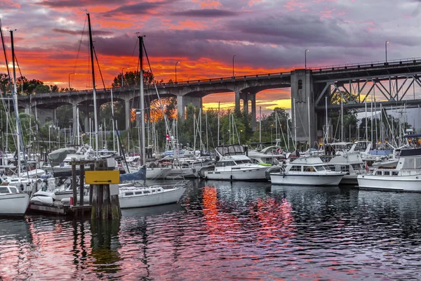 Solnedgången Granville Island Burrard Street Bridge Vancouver British Columbia Kanada — Stockfoto