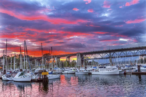 Solnedgången Granville Island Burrard Street Bridge Vancouver British Columbia Kanada — Stockfoto