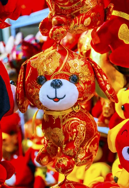 Rode honden Chinese Lunar New Year decoraties Beijing China — Stockfoto