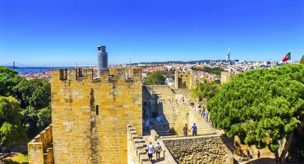 Cimbuří chůze Castle Fort Castelo de San Jorge Lisabon Portugalsko — Stock fotografie