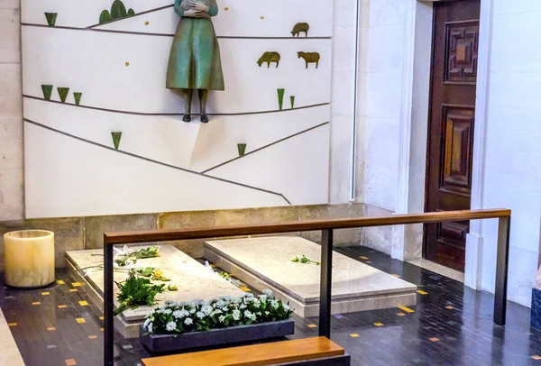 Lucia Jacinta grobowce Bazyliki Boskiej różaniec Fatimski Portugalia — Zdjęcie stockowe