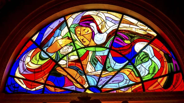 Mary Rose gekleurd glas basiliek lieve-vrouw van de rozenkrans Fatima Portugal — Stockfoto