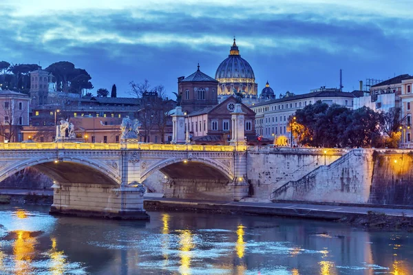 Vatikan kubbe Tiber Nehri Ponte Köprüsü Roma İtalya — Stok fotoğraf