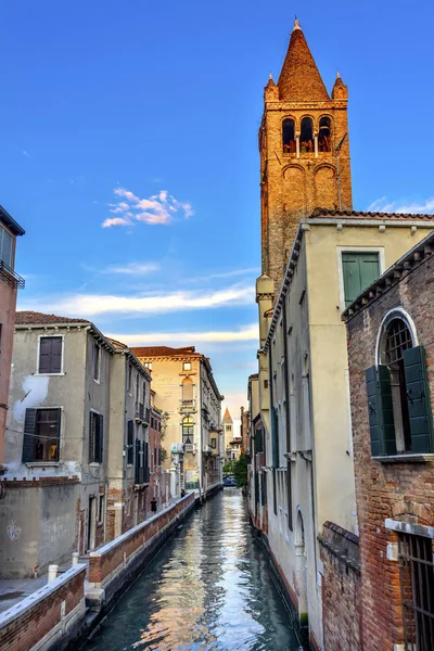 Colorido Puente del Canal Pequeño Venecia Italia —  Fotos de Stock