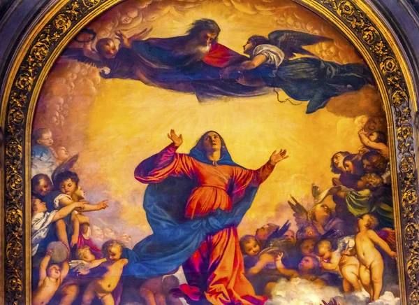Titiaan veronderstelling Mary schilderij Santa Maria Frari kerk Venetië Italië — Stockfoto