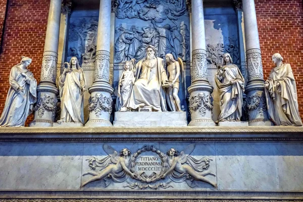 Σάντα Μαρία Gloriosa de εκκλησία Frari Τιτσιάνο τάφος Βενετία Ιταλία — Φωτογραφία Αρχείου