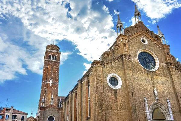 Santa Maria Gloriosa de Frari kerk toren Venetië Italië — Stockfoto