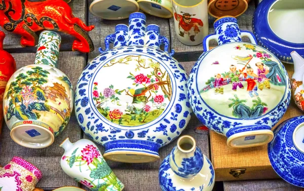 Vasi in ceramica cinese OLD Panjuan mercato delle pulci Pechino Cina — Foto Stock