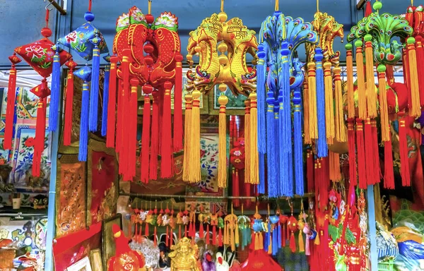 Ano Novo Chinês decorações de seda Panjuan Flea Market Beijing China — Fotografia de Stock