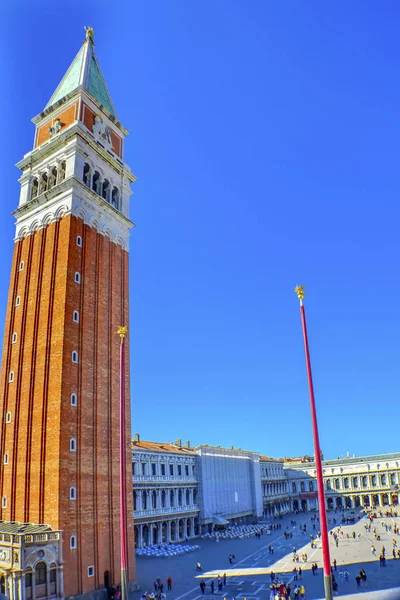 De klokkentoren Campanile Saint Mark's plein Piazza Venetië Italië — Stockfoto