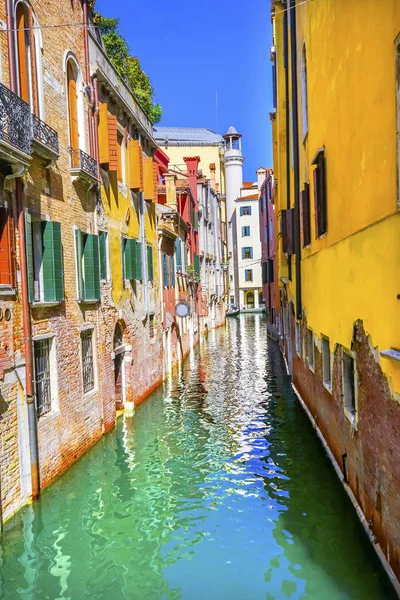 Colorido Pequeno Lado Canal Veneza Itália — Fotografia de Stock