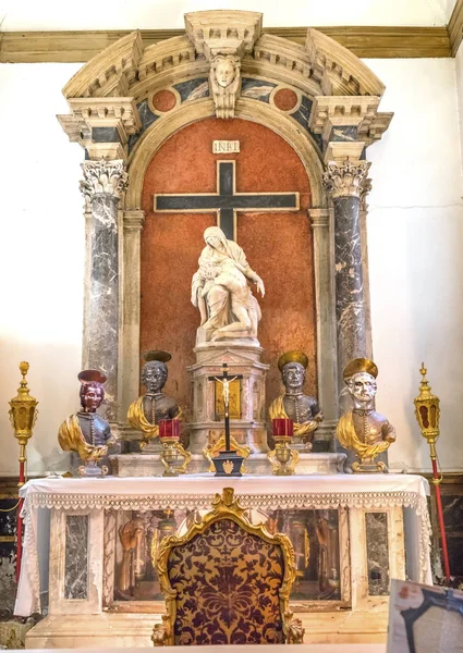 Iglesia de Santa Maria Giglio Zobenigo Estatua de Pieta Basílica de Venecia Italia —  Fotos de Stock