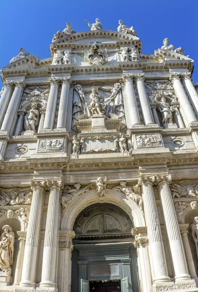 Igreja de Santa Maria Giglio Zobenigo fachada barroca Veneza Itália — Fotografia de Stock