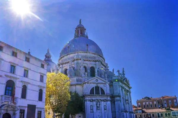 Zon Sunflare Santa Maria della Salute kerk Dome Venetië Italië — Stockfoto