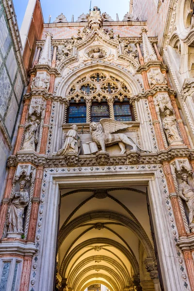 Entrada principal Porta della Carte Palazzo Ducale Palacio Ducal Venecia Italia — Foto de Stock