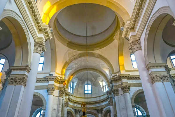 Saint Simeone bazilikanın kubbe kilise Venedik İtalya — Stok fotoğraf
