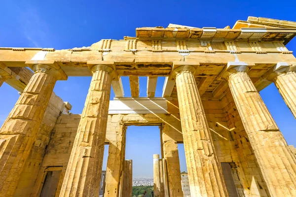 Propylaea Antigua puerta de entrada Ruinas Acrópolis Atenas Grecia — Foto de Stock