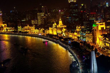 Shanghai, Çin - 16 Eylül 2017 için anıt insanların kahramanlar Bund Şangay Çin gece atış bir Şanghay'daki en ünlü yerler ve Çin