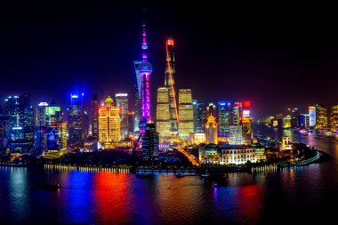 Oryantal inci Tv Kulesi Pudong Bund Huangpu Nehri gökdelenler Cityscape Shanghai Çin
