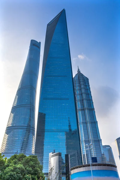 Torre Jin Mao Tres Rascacielos Reflexiones Hacer Patrones Diseños Distrito —  Fotos de Stock