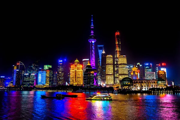 Oryantal Inci Kulesi Pudong Tekneler Yansımaları Gece Işıklar Huangpu Nehri — Stok fotoğraf