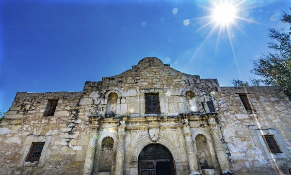 Sun Rays Sitio de batalla de la independencia de Alamo Mission San Antonio Texas — Foto de Stock