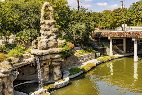 La passeggiata sul fiume Grotto San Antonio Texas — Foto Stock