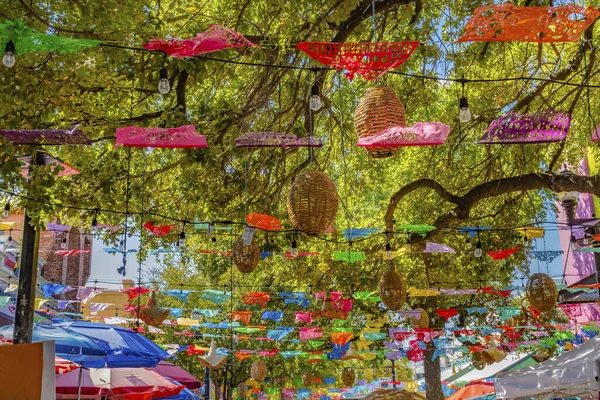 Мексиканская рыночная площадь Paper украшения Сан-Антонио Техас — стоковое фото
