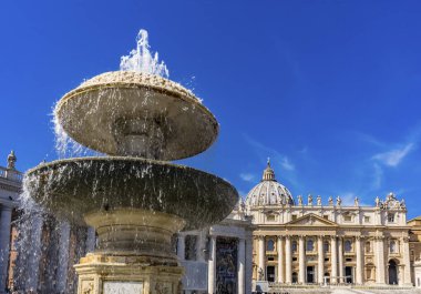 Aziz Peter Meydanı Bernini Çeşmesi Vatikan Roma İtalya 