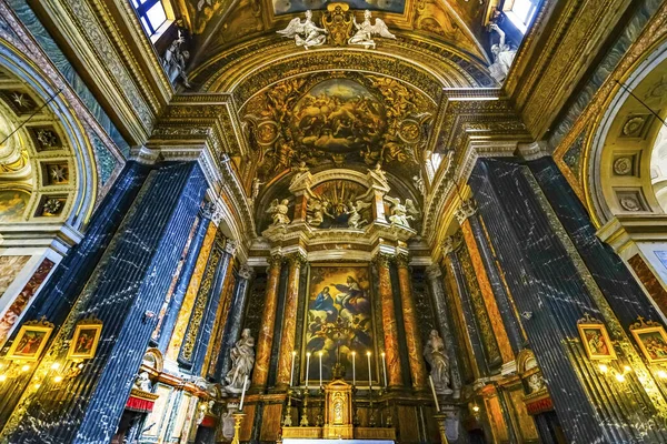 Statue dell'altare Affreschi Basilica di Gesù e Maria Chiesa di Roma — Foto Stock