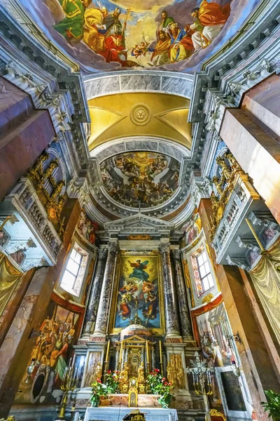 祭壇フレスコ大聖堂サン・ジャコモアウグスタ教会ローマイタリア — ストック写真