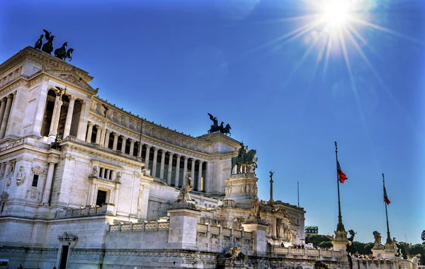 Promienie słońca Victor Emanuele Ii Monument Rzym Włochy — Zdjęcie stockowe