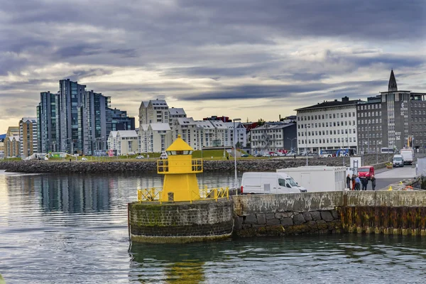 Färgglada Harbor Side entré hus gator Reykjavik Island — Stockfoto