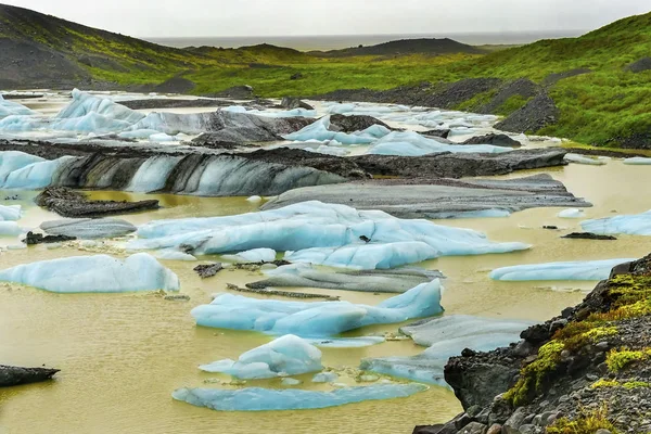 Blue Black Ice Svinafellsjokull Glaciar Lagoon Green Hills Icela —  Fotos de Stock