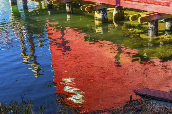 Vermelho Azul Verde Água Reflexão Abstract La Conner Washiington — Fotografia de Stock