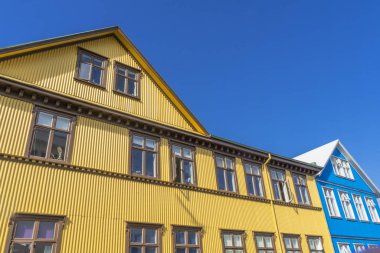 Sarı Mavi Oluklu Demir Evler Sokağı Reykjavik İzlanda