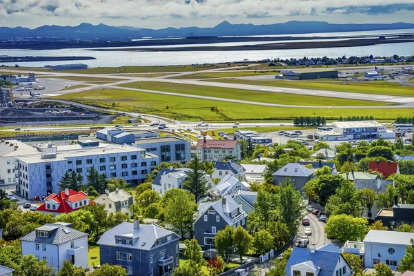 Flygplats Ocean Colorful Houses Street Reykjavik Island — Stockfoto