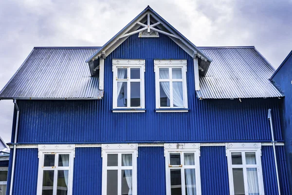 Färgglada Blue House Street Reykjavik Island — Stockfoto
