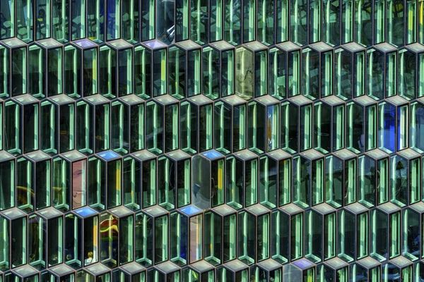 Paneles de vidrio modernos Fondo abstracto Sala de conciertos Reykjavik Islandia — Foto de Stock