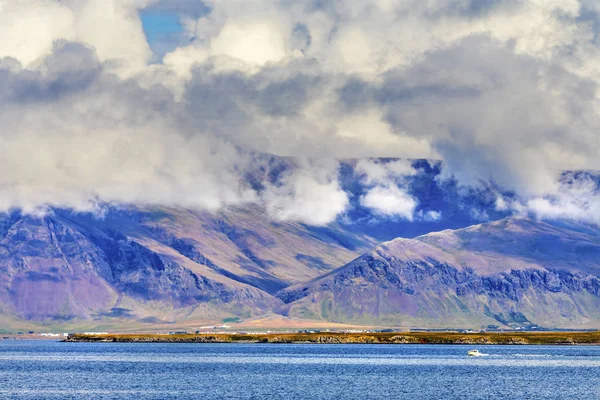 Montañas Nubladas Puerto Reykjavik Islandia — Foto de Stock