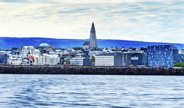 Ocean Breakwater Cityscape Hallgrimskirkja Church Reykjavik Icel — Stockfoto