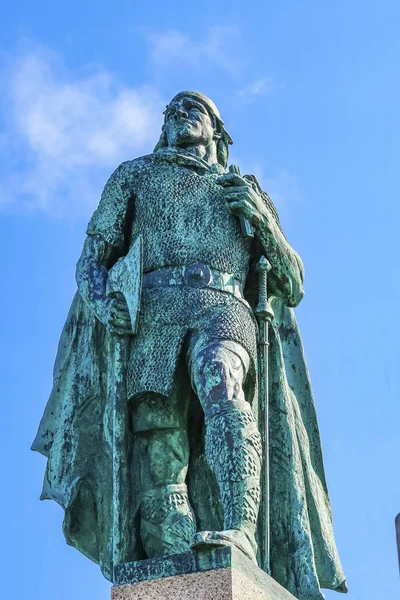 莱夫 · 埃里克森雕像雷克雅未克冰岛 — 图库照片