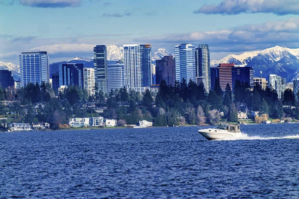 Sailboat Houses Lake Washington Snow Capped Mountains Bellevue W — 스톡 사진