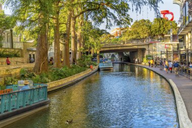 Tur Tekneleri Kaldırım Turistleri Yansıyan Nehir Yürüyüşü San Antonio 