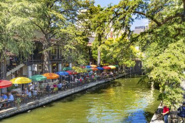 Restoranlar Kaldırım Turistleri Yansıyan Nehir Yürüyüşü San Antonio